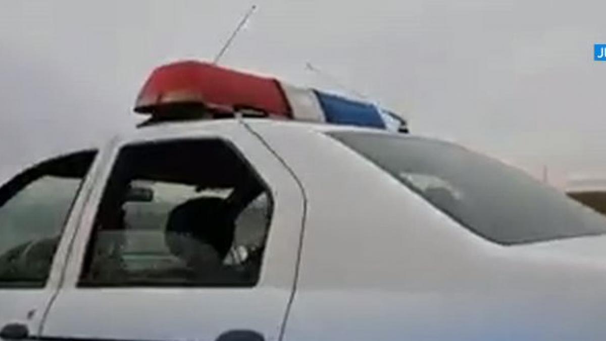 imagini socante barbat batut in masina politiei la barlad ce au facut agentii cand un sofer le a