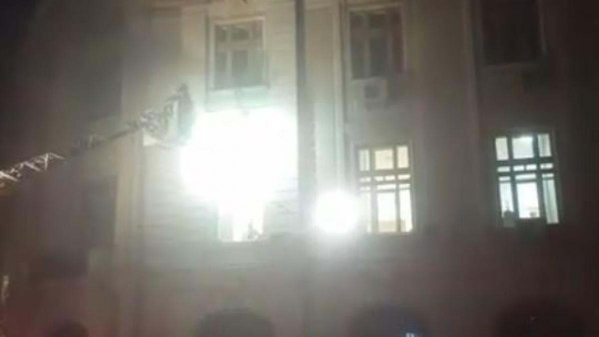 incendiu in centrul vechi al capitalei primele imagini cu interventia pompierilor