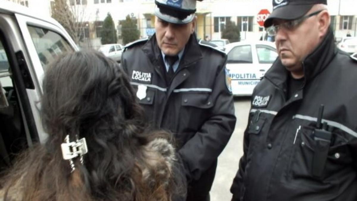 taximetrist scos de politistii locali din ghearele tinerei care il hartuia din prea multa dragoste