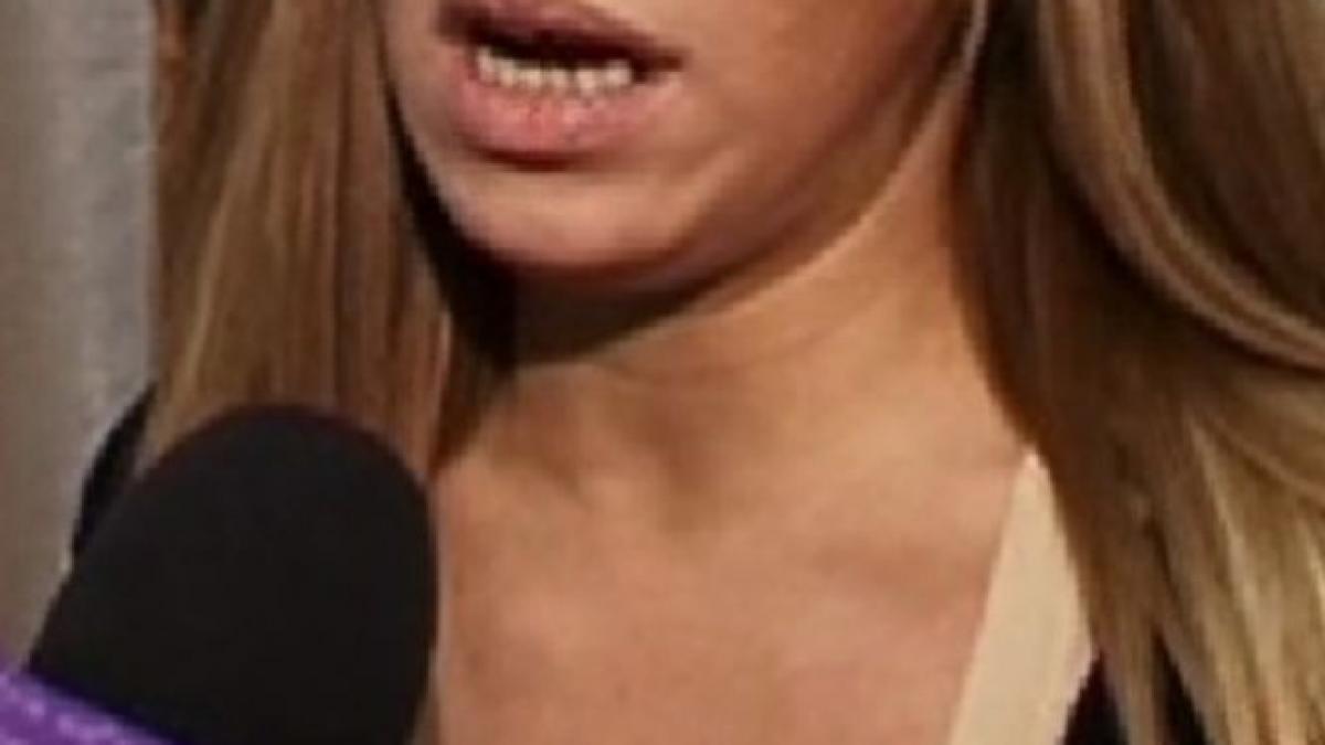 a cantat intr o trupa celebra dar nu o mai recunosti ma plictisesc foarte repede de mine