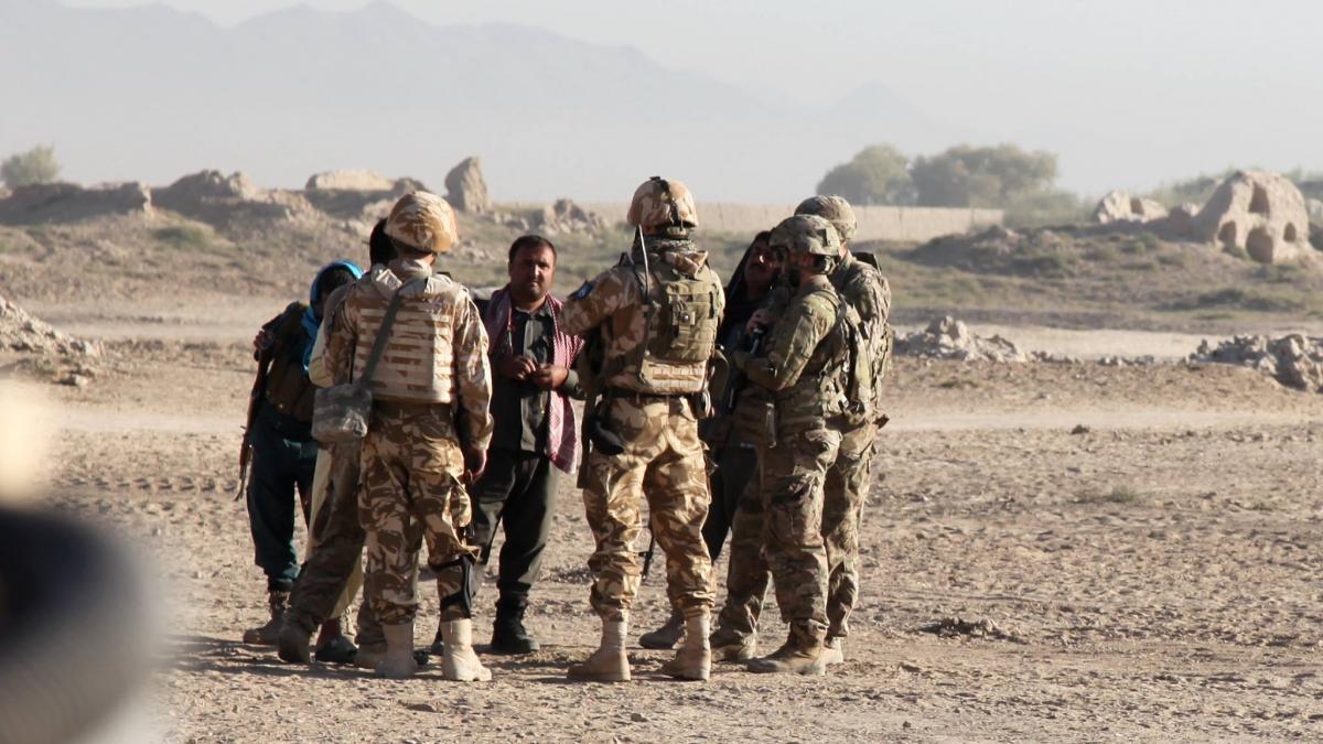 premiera in armata romana sot si sotie in afganistan