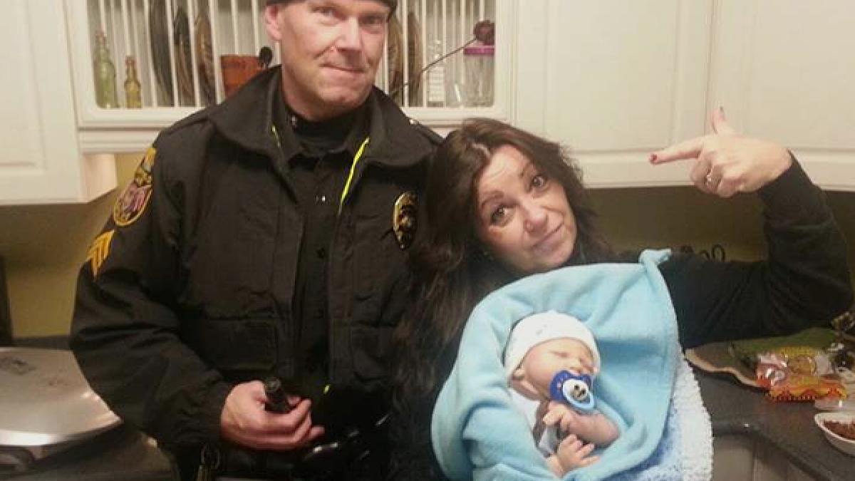 vecinii au reclamat o ca vinde bebelusi ce s a intamplat cand politistii au perchezitionat casa