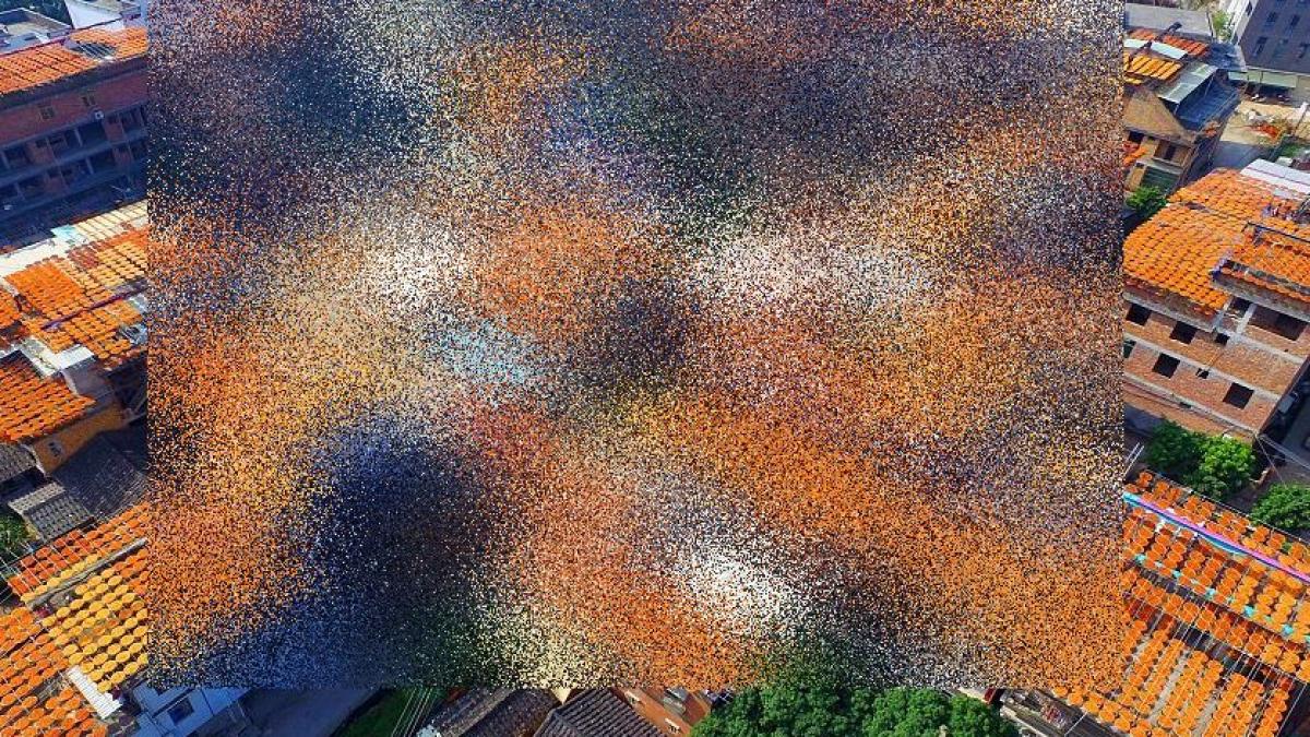 un orasel din china a devenit portocaliu peste noapte iar internautii nu se mai satura sa priveasca