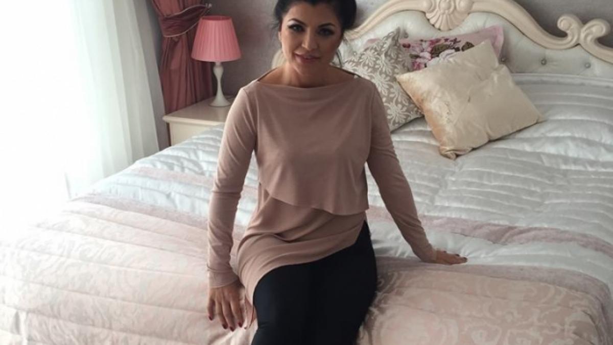 o cantareata de la noi a fost ceruta in casatorie in baie ce raspuns a dat ea