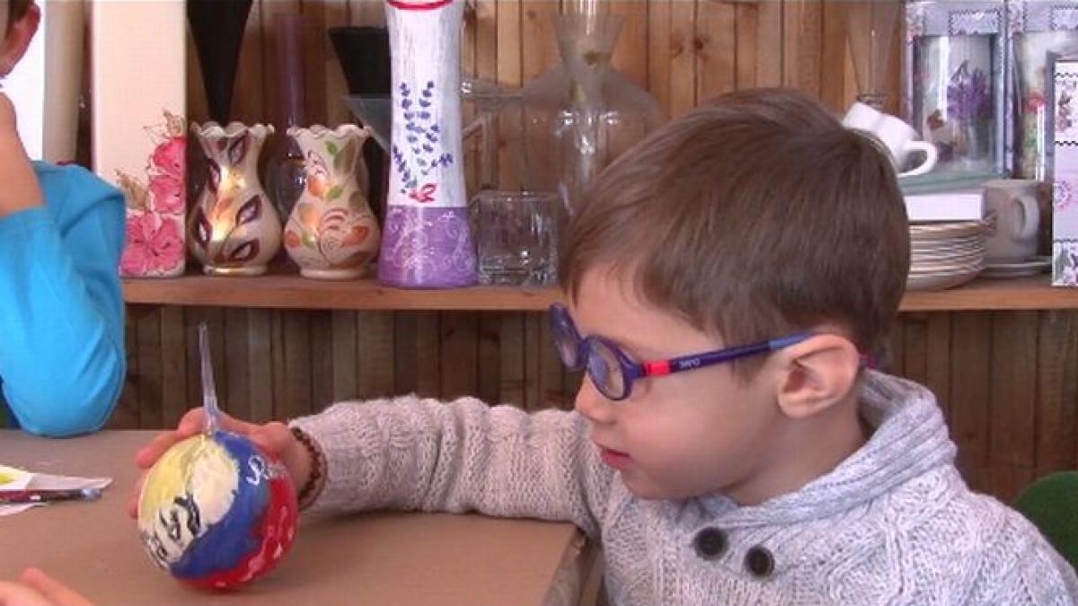 globuri personalizate pentru craciun cat de creativi pot fi copiii