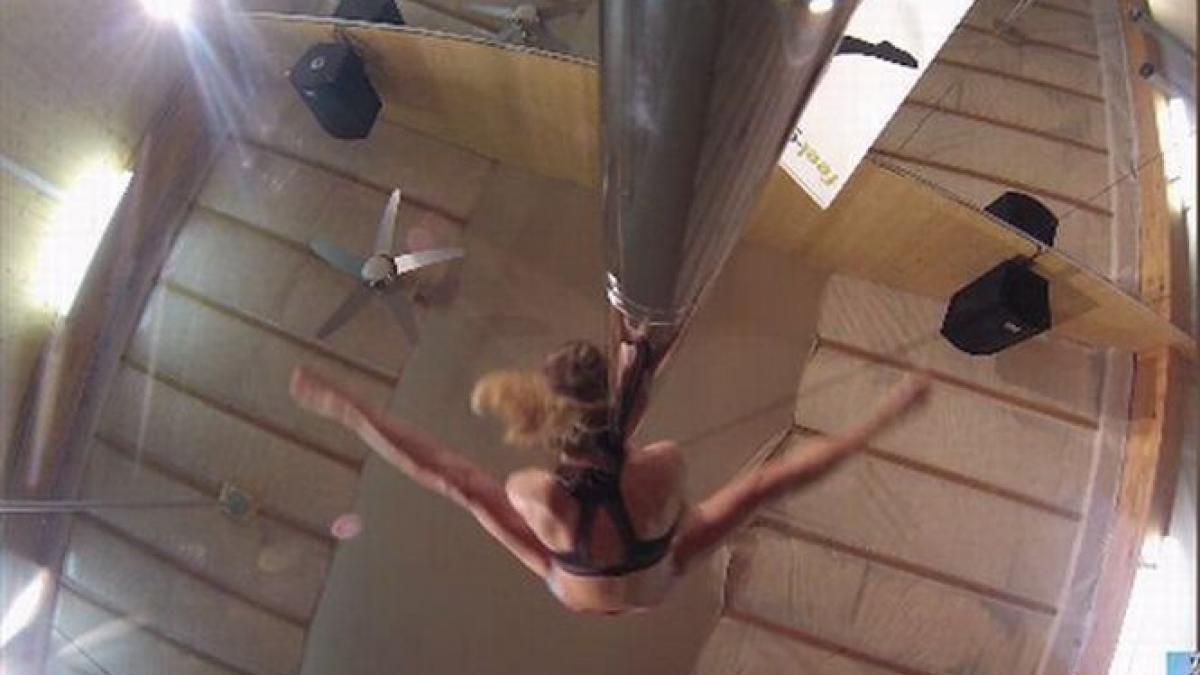 pole fitnessul sportul cu care topesti 700 de calorii pe ora