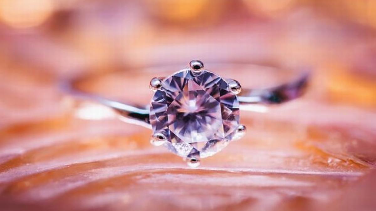 sfaturi de la domnul diamant cum alegii bijuteriile in functie de culoarea parului