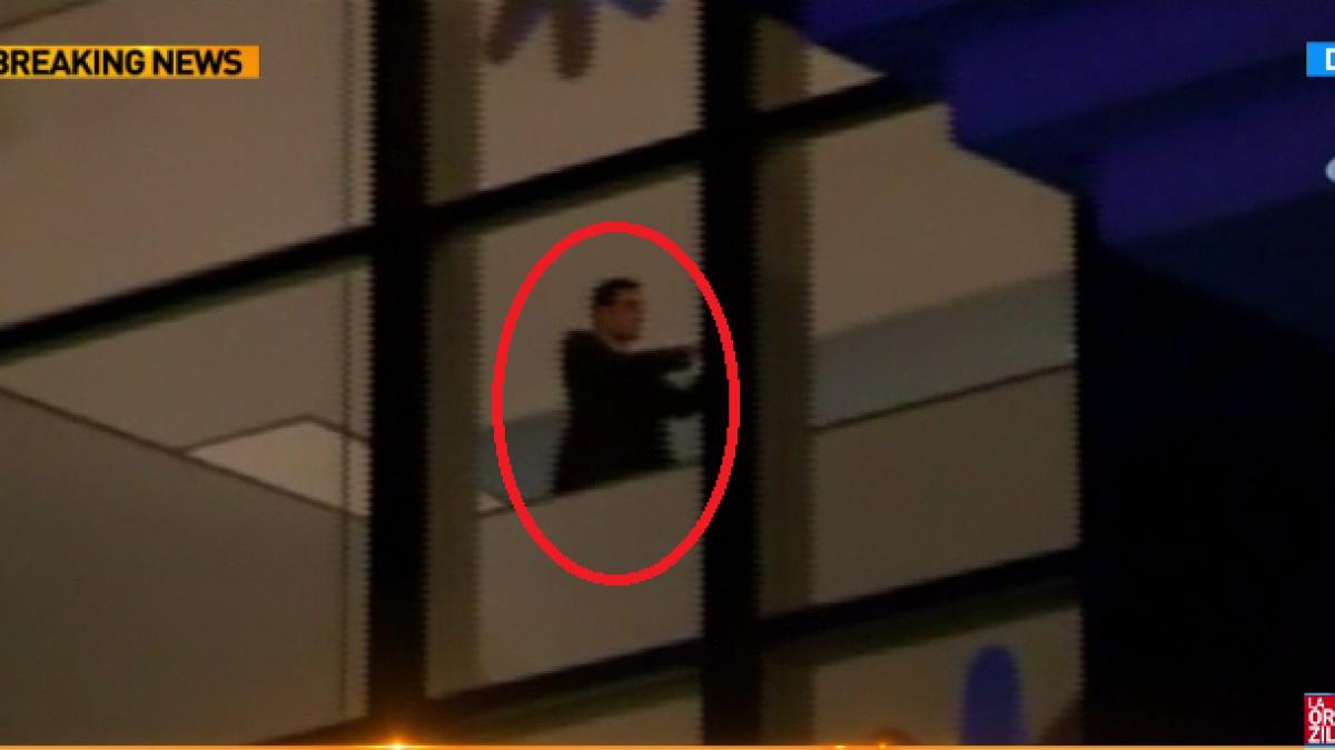 ambasadorul rus ucis in turcia imagini socante cu atacatorul inarmat incercand sa scape de fortele