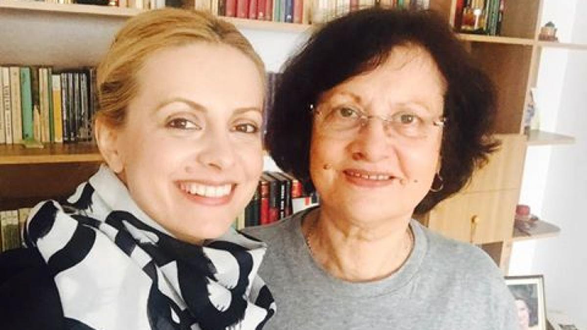 anuntul emotionant facut de simona gherghe despre mama sa cum au reactionat colegii vedetei