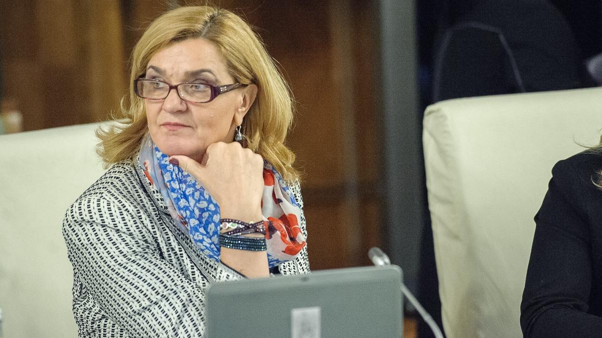 elisabeta lipa nu revine la cs dinamo dupa ce isi va incheia mandatul de ministru acesta este