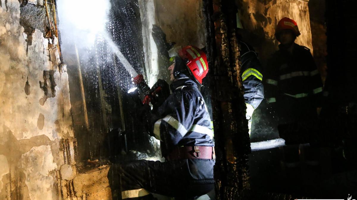 incendiu puternic in capitala patru case au fost cuprinse de flacari