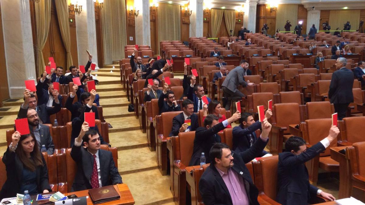 protest in parlament la juramantul lui liviu dragnea ce s a intamplat