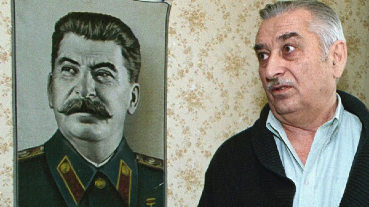 a murit nepotul lui stalin
