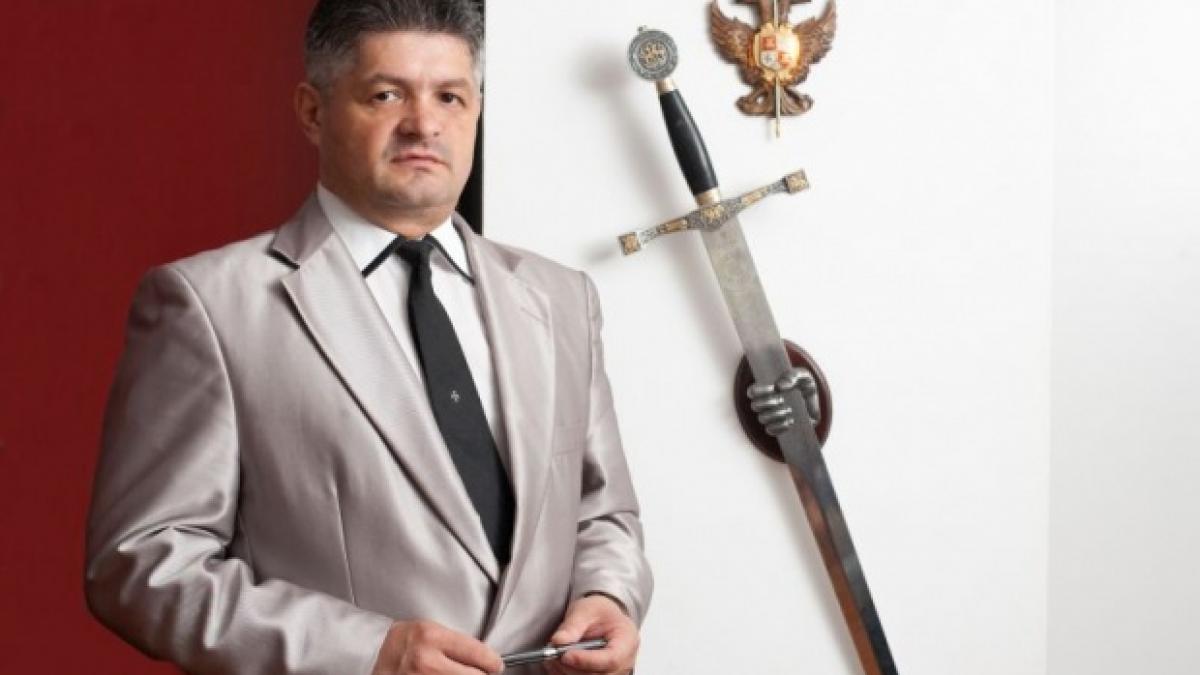 tolo ro un securist l a angajat pe secureanu ca masor in anii 80 cine sunt ofiterii sri care l au