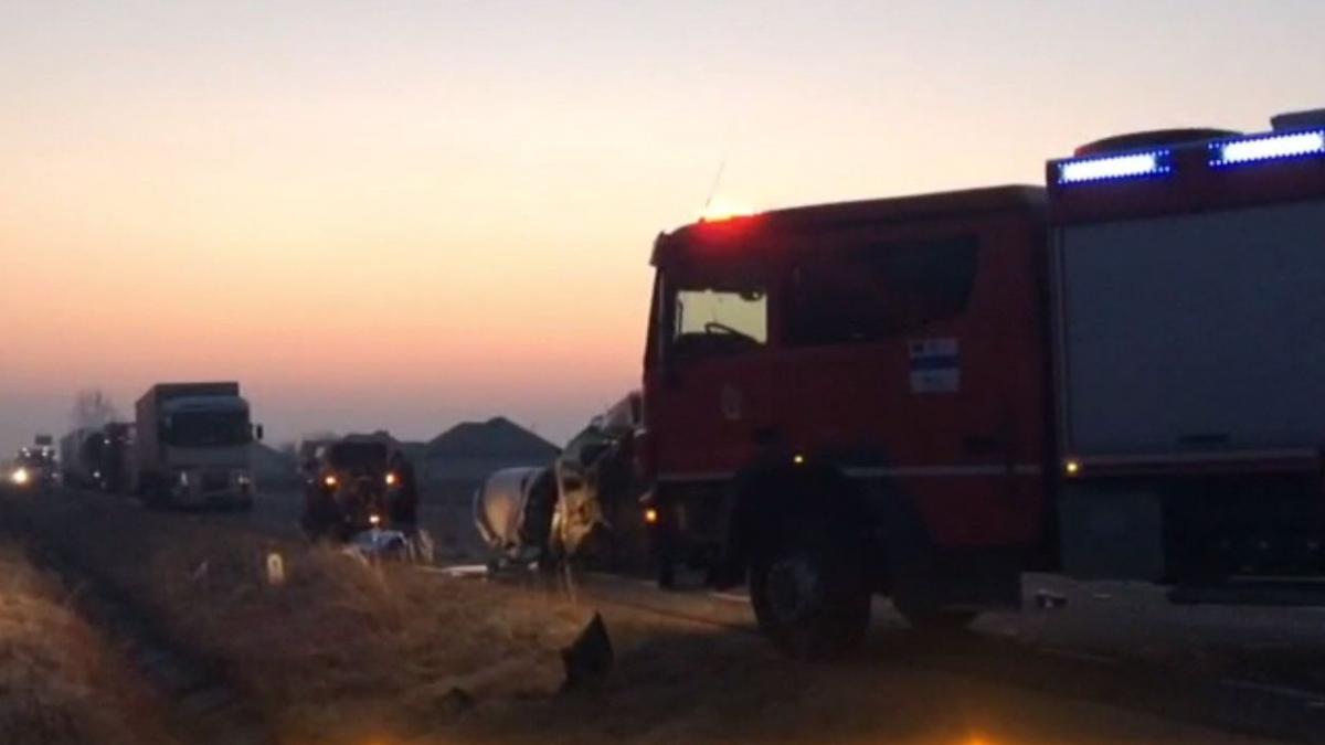 accident grav de circulatie pe dn6 doi oameni au murit 14 au fost raniti