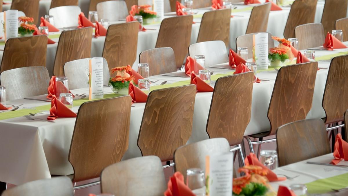 parea o nunta obisnuita cand totul a luat o turnura dramatica invitatii au inceput sa arunce cu