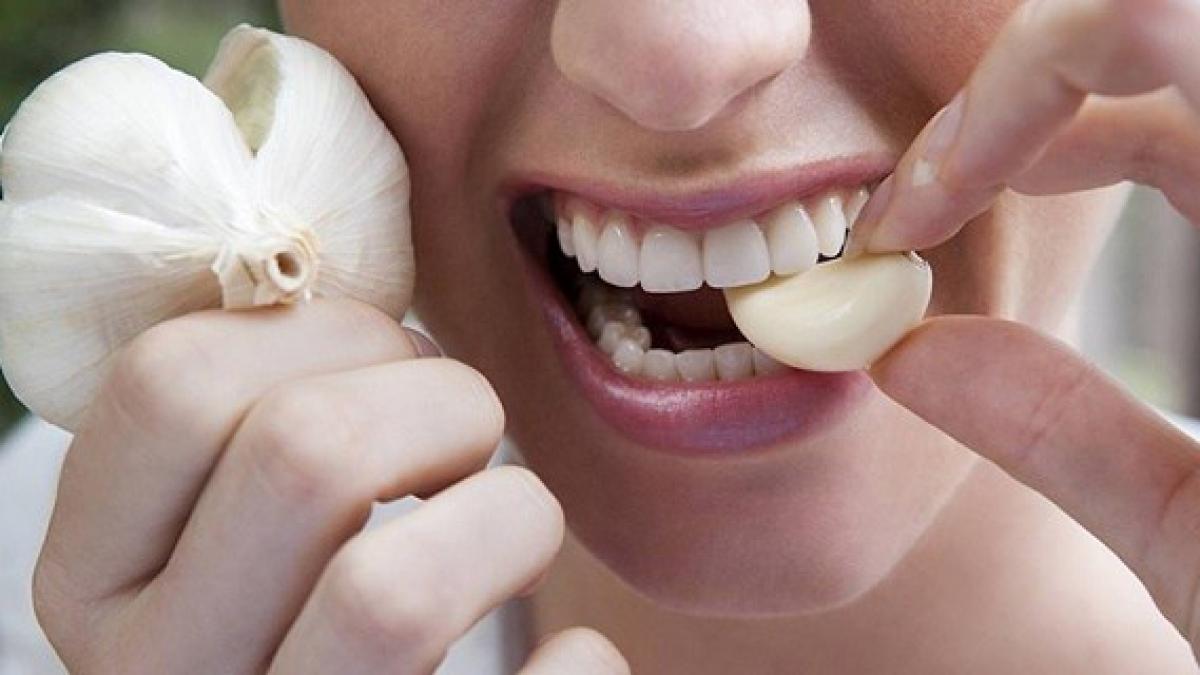 pune un catel de usturoi in gura si tine l 30 de minute rezultatele sunt incredibile