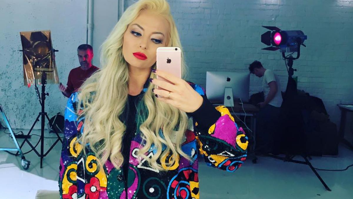 delia intr o ipostaza inedita de craciun cum a fost surprinsa vedeta