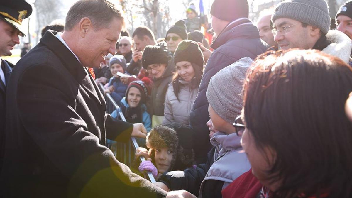 klaus si carmen iohannis la slujba de craciun la biserica romano catolica din sibiu