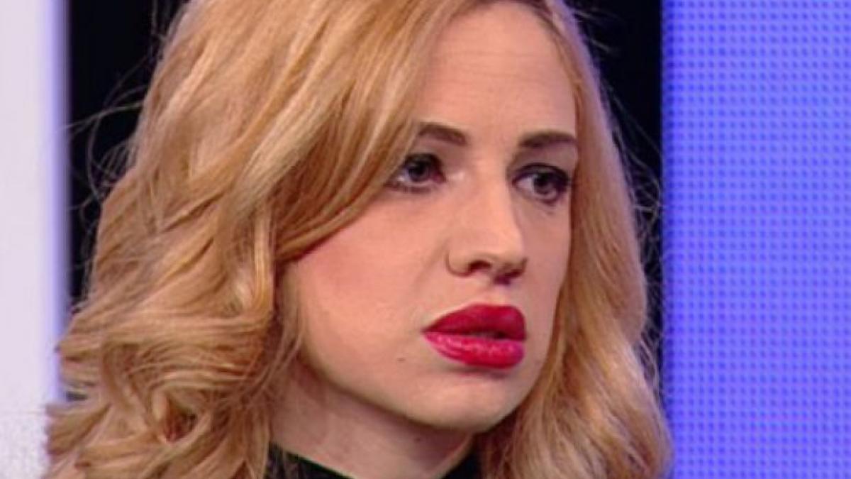 ce lovitura o blonda de la noi e din nou singura si a prins iubitul cu alta in pat chiar inainte de