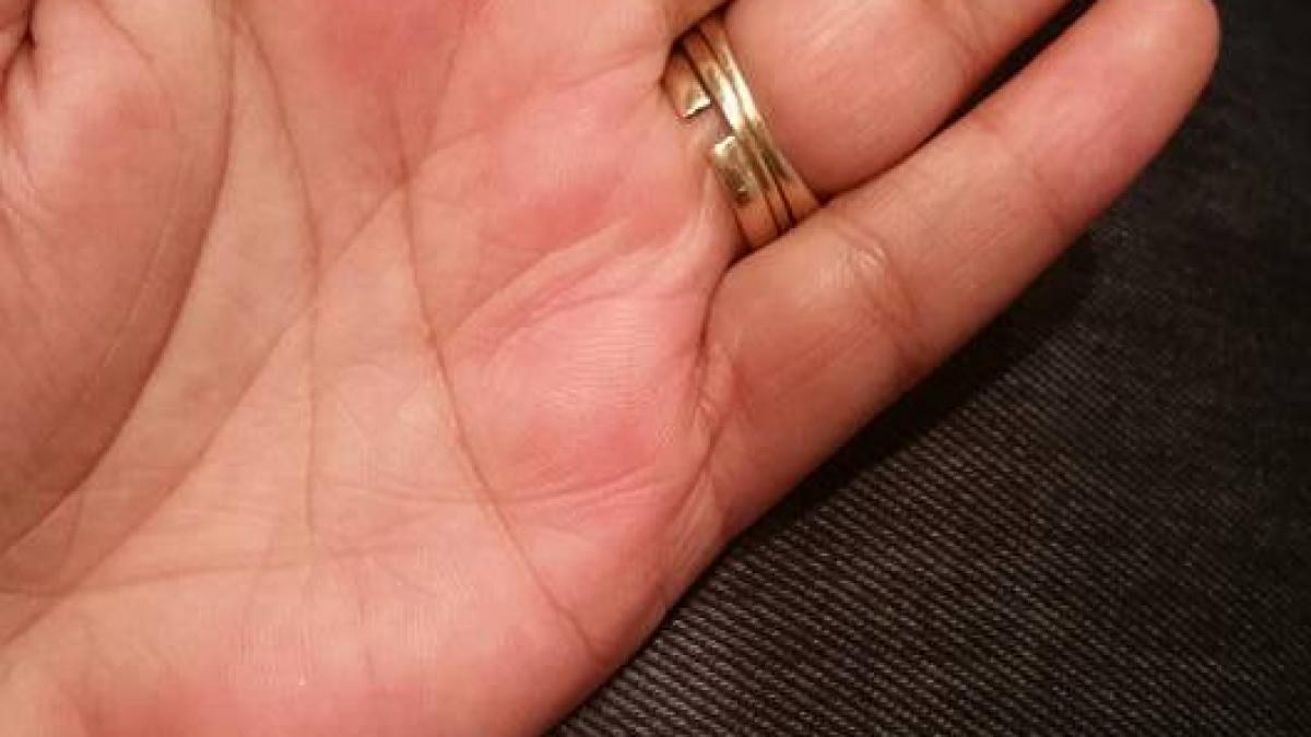 toata lumea o intreba de ce poarta o verigheta rupta explicatia ei te va impresiona pana la lacrimi