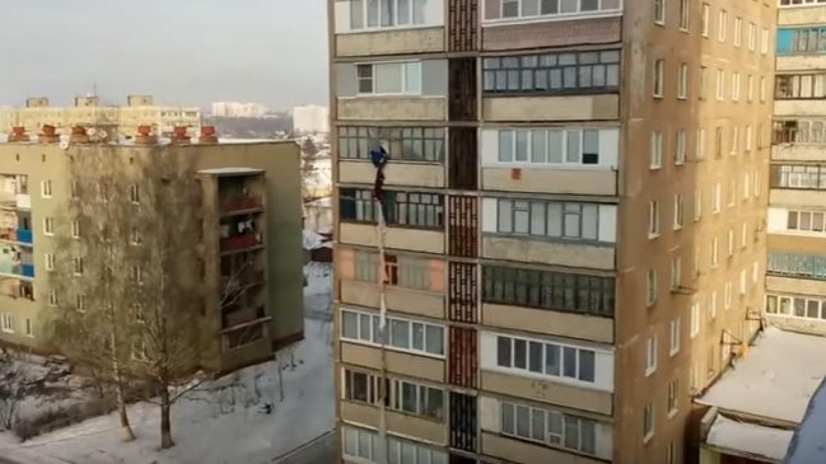 a incercat sa scape ca n filme cum s a terminat cascadoria unui barbat care a vrut sa coboare de la