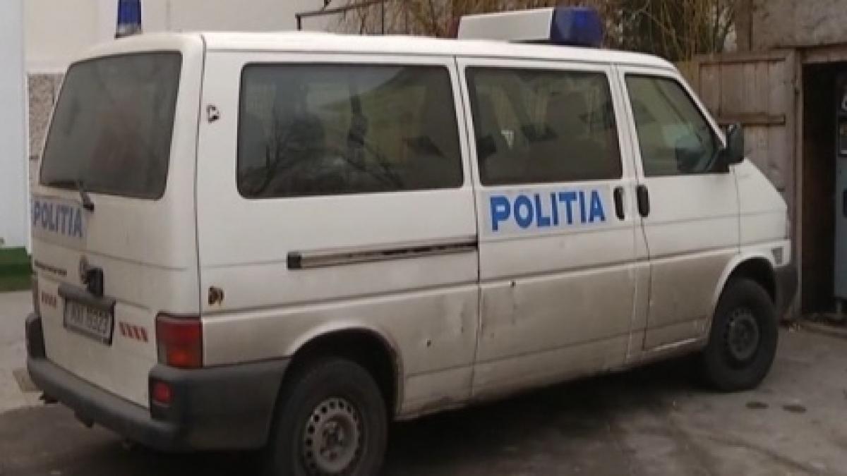 o femeie din iasi si a ucis vecinul apoi l a imbracat in rochie si sutien de ce a recurs la acest