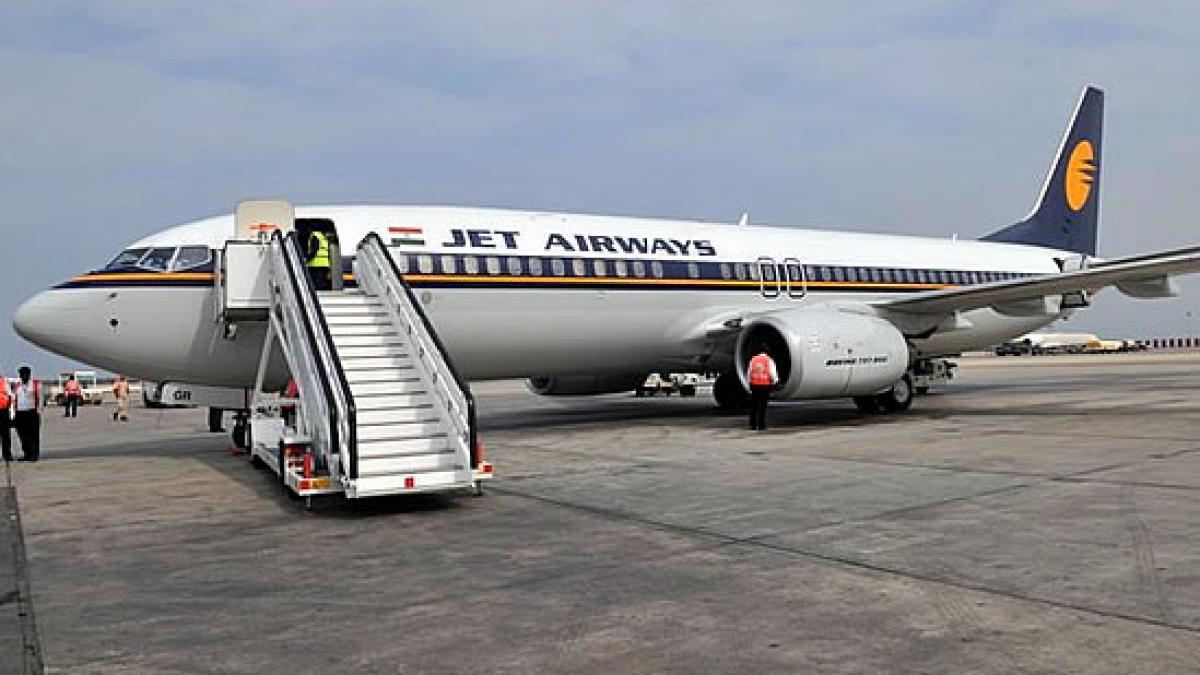 un avion indian a iesit de pe pista cel putin 15 persoane au fost ranite