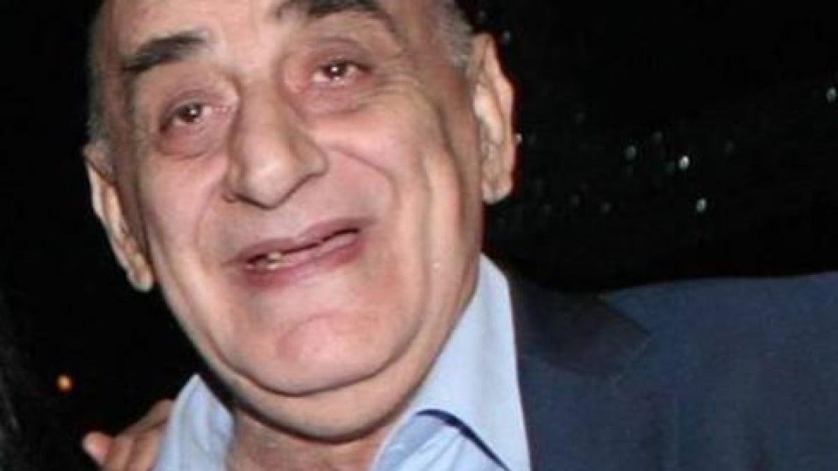 viorel lis a pierdut toti banii de craciun la pacanele