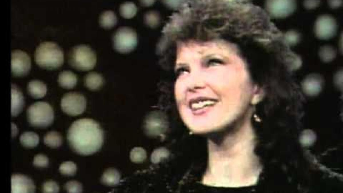 o vedeta a muzicii usoare romanesti s a stins tintuita la pat si uitata de prieteni si fani