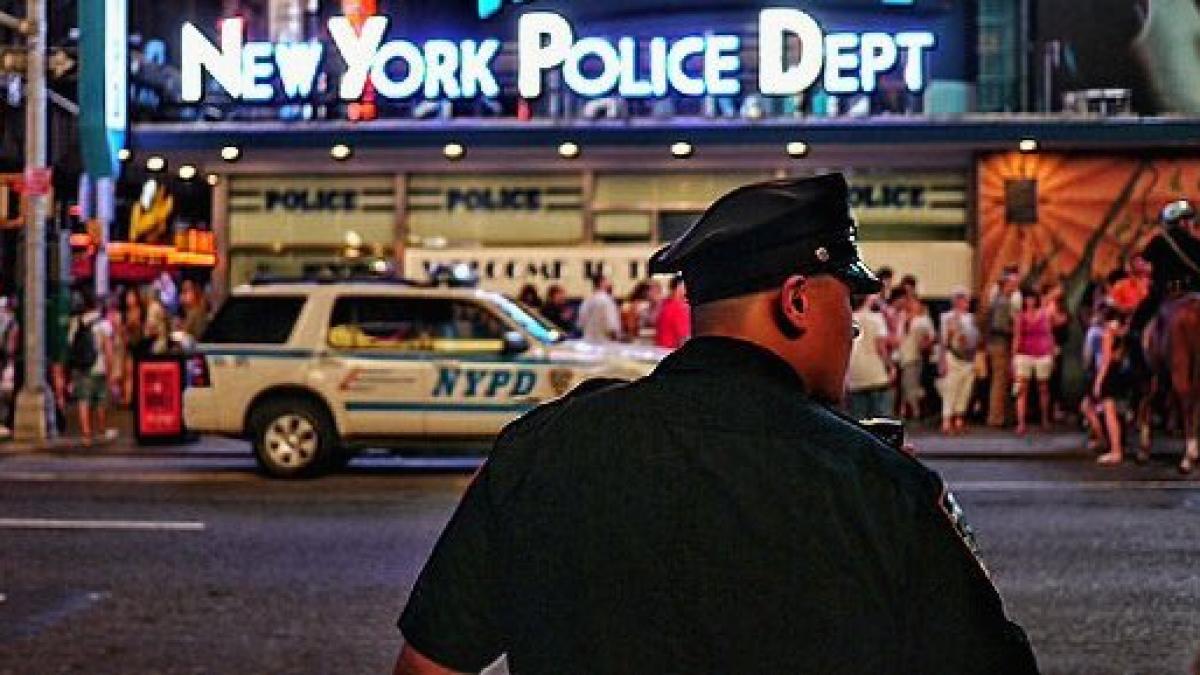 politistii de religie sikh din new york au primit dreptul sa poarte turbane in loc de sepci la