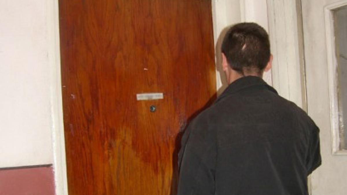 daca vezi aceste semne pe usa ta sterge le imediat si suna urgent la politie