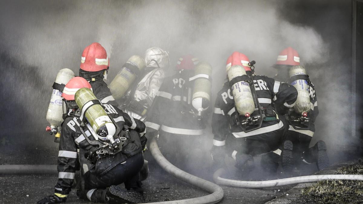 incendiu in capitala in noaptea de revelion o femeie a murit