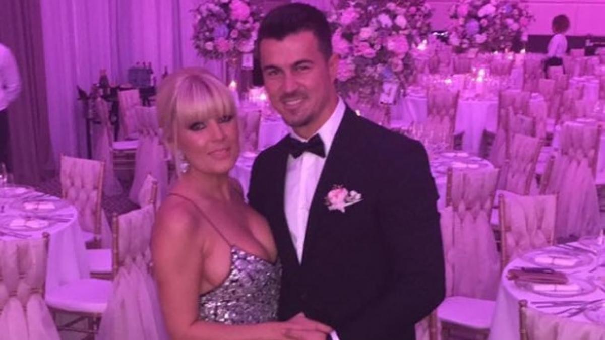 cum s a fotografiat elena udrea cu iubitul pe partie