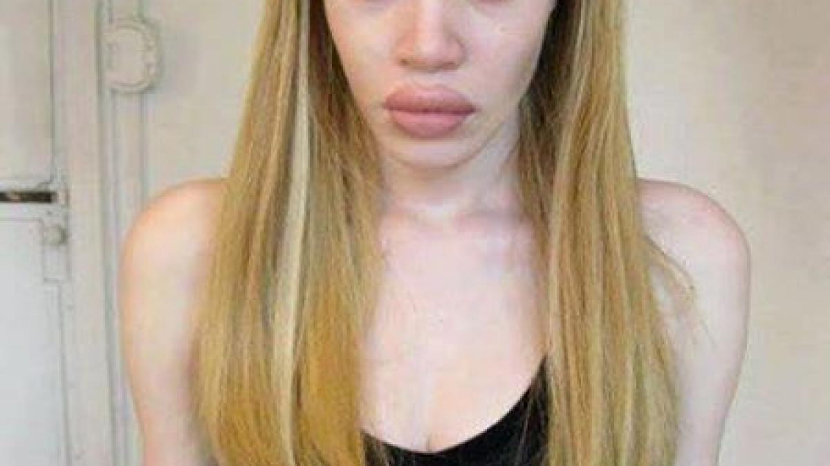 in copilarie toti radeau de ea pentru ca arata asa cum arata acum tanara din imagine