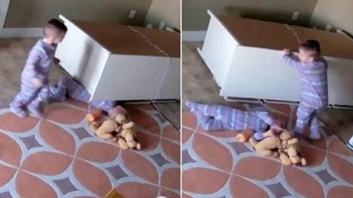 un copil de doar doi ani a fost strivit de un dulap gestul eroic facut de fratele sau geaman