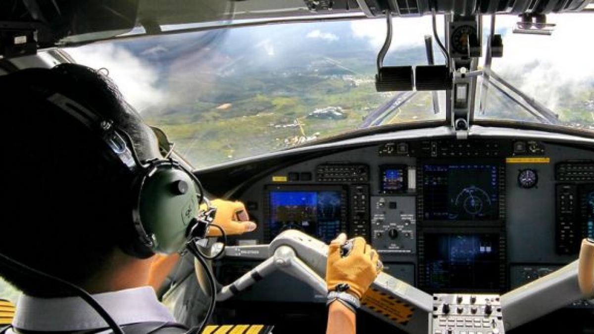 un pilot de boeing a fost arestat la decolare dupa ce a lesinat in cabina de beat ce era