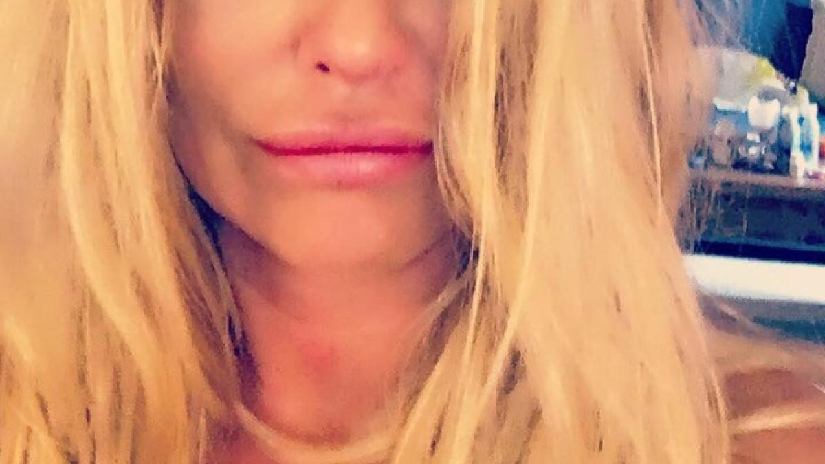 imaginili greu de privit vica blochina i a socat pe prietenii de pe facebook s a filmat in timp ce