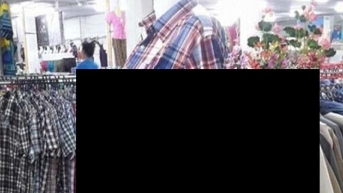 a mers sa i cumpere o camasa sotului ei cand a vazut asta in mazgazin toti si au scos telefoanele