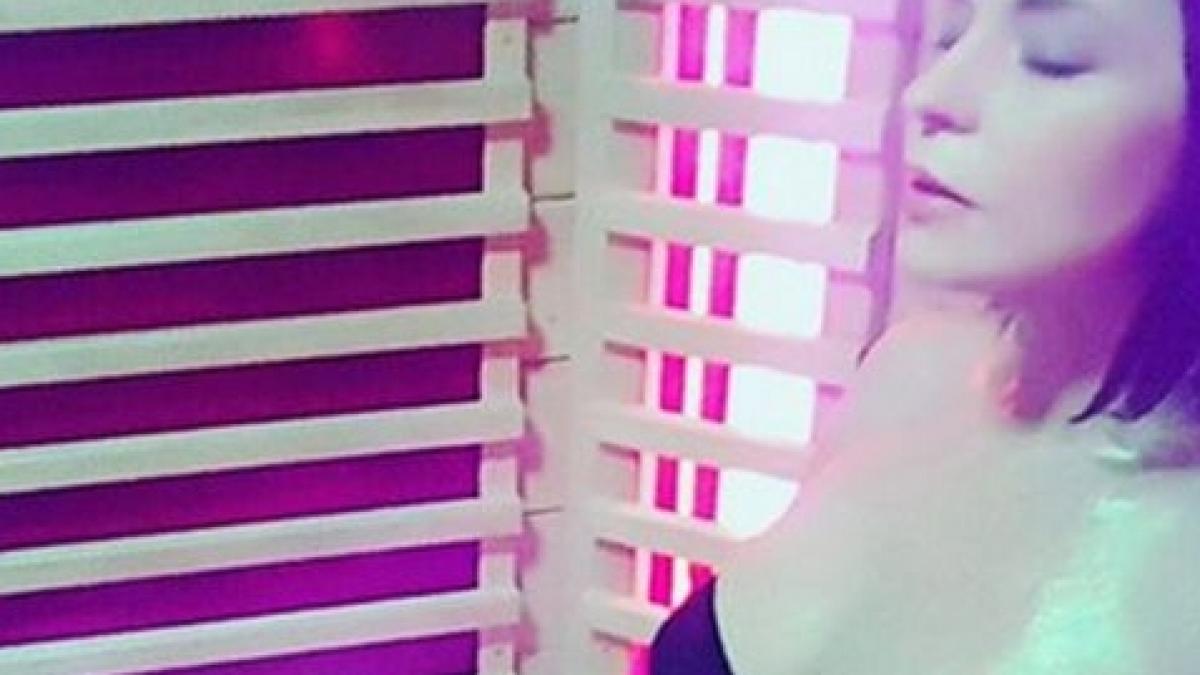 andreea marin s a fotografiat in timpul unei sedinte de sauna cum a fost surprinsa vedeta