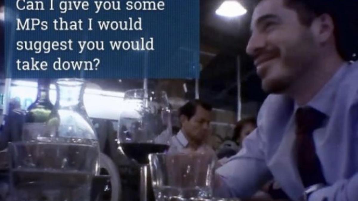 un oficial al ambasadei israelului la londra filmat cand vorbeste despre inlaturarea unor