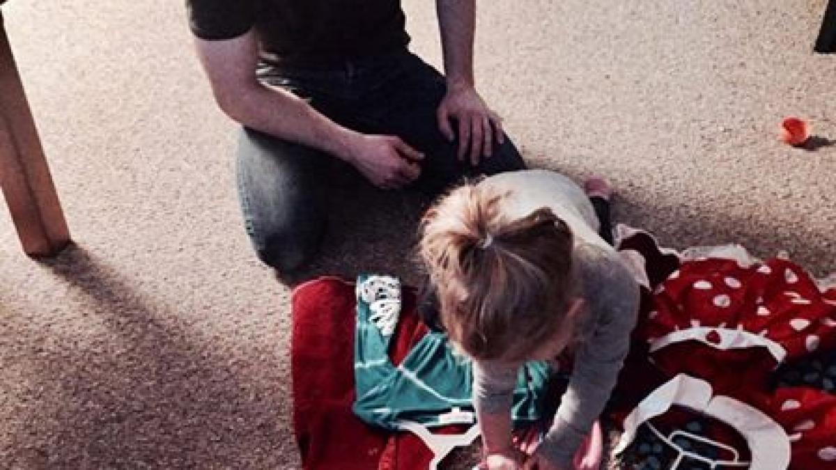 cel mai bun tatic din lume in fiecare luna face asta pentru fiica lui te va emotiona