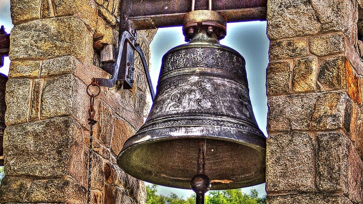 clopotul de la cotroceni suna ruseste manastirile si bisericile prefera clopotele comandate prin