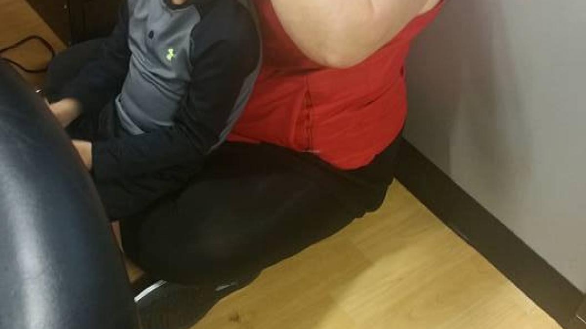 pare o imagine normala insa povestea din spatele ei te va lasa fara cuvinte de ce se tunde acest