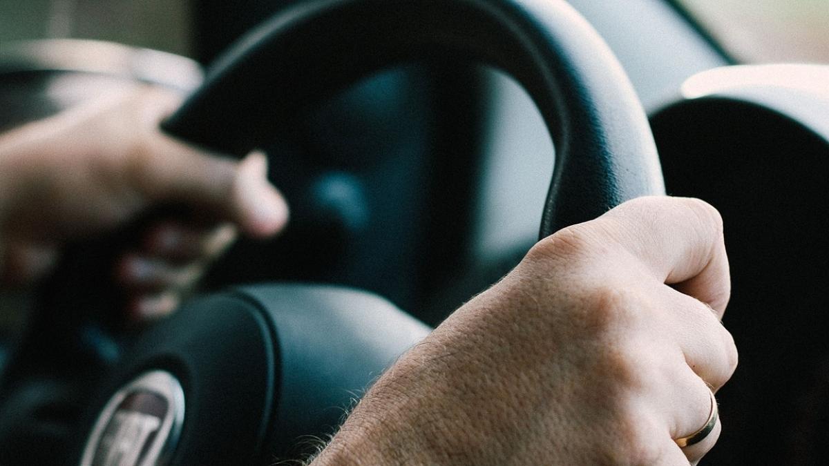 un fost politician gasit mort la salonta barbatul a fost injunghiat in propria masina