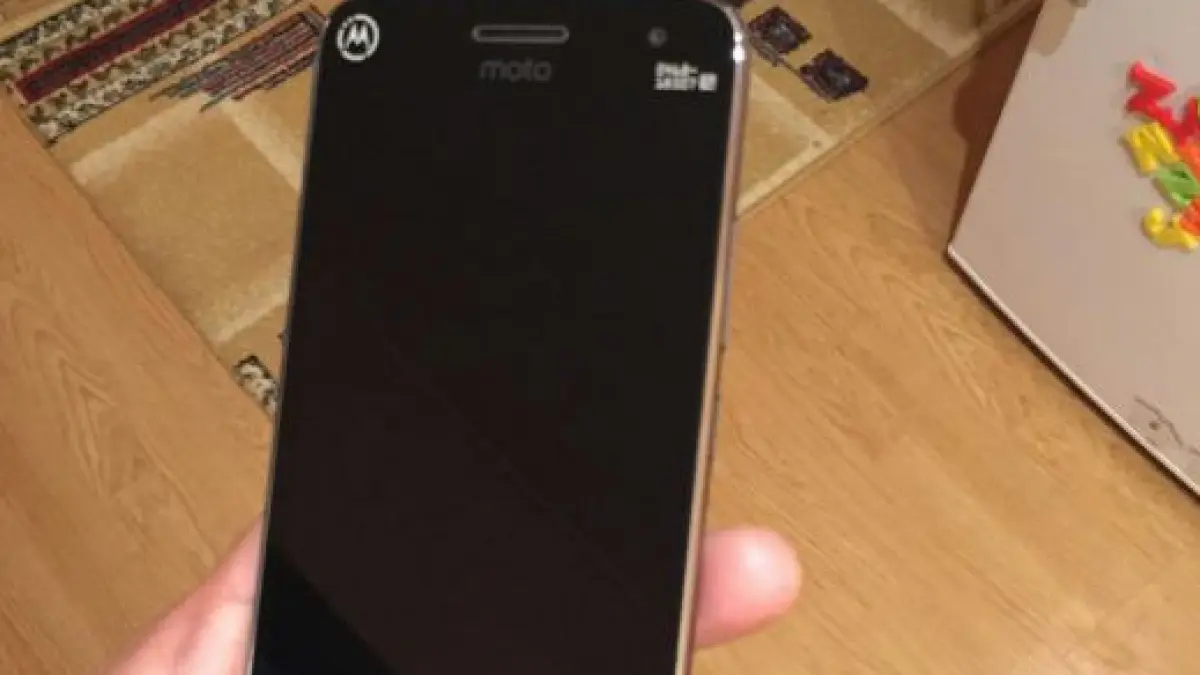 ce telefon vinde un roman pe net lumea a fost scandalizata cand a aparut anuntul