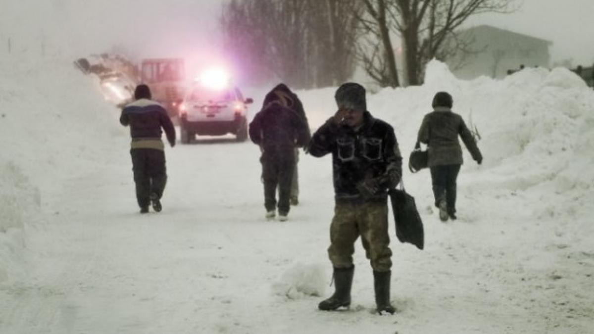 situatie disperata in neamt un sat cu 400 de familii e izolat din cauza drumului comunal inzapezit