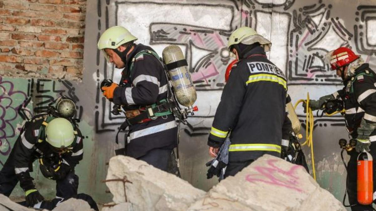 fatada unui perete al fostei fabrici de bere rahova s a prabusit