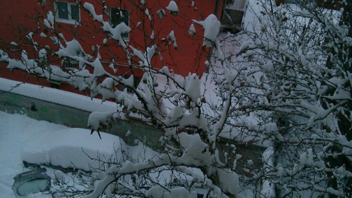 iarna grea in bucuresti dupa ninsori si ger meteorologii anunta ploaie cu gheata in weekend