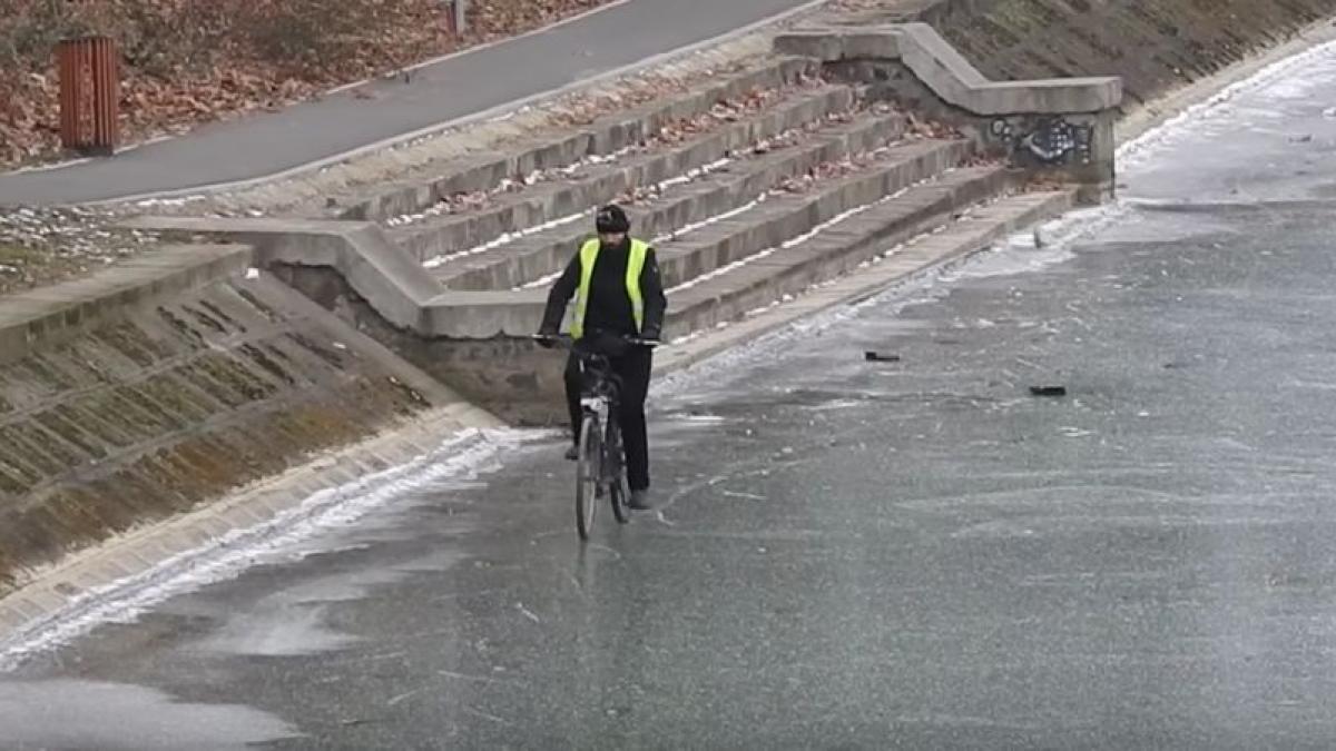 imagini de infarct un timisorean a iesit la plimbare cu bicicleta pe bega inghetata